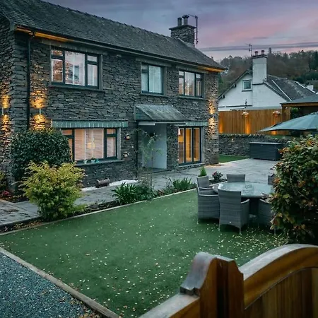 Stunning Detached Lakeland Stone House, Hot Tub Villa *