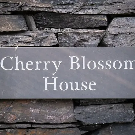 Stunning Detached Lakeland Stone House, Hot Tub Bowness-on-Windermere