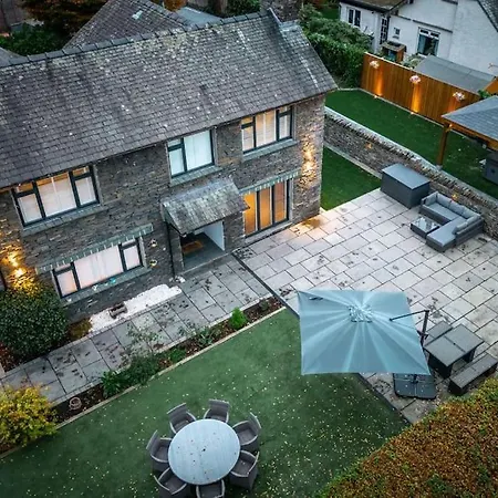 Villa Stunning Detached Lakeland Stone House, Hot Tub