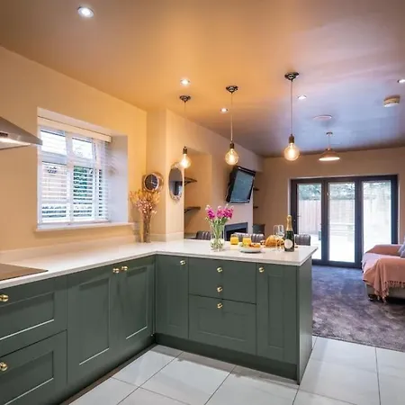 Villa Stunning Detached Lakeland Stone House, Hot Tub