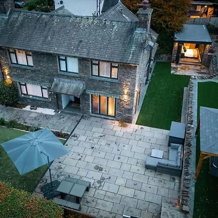 Stunning Detached Lakeland Stone House, Hot Tub Villa *