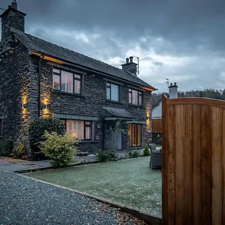 Stunning Detached Lakeland Stone House, Hot Tub Bowness-on-Windermere