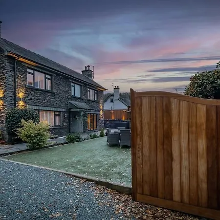 Stunning Detached Lakeland Stone House, Hot Tub *