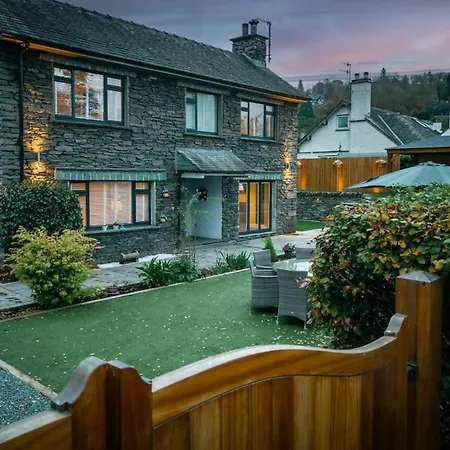 Stunning Detached Lakeland Stone House, Hot Tub Villa Bowness-on-Windermere